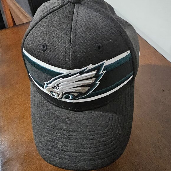 Philadelphia Eagles Hat Eagles emblem on front - Picture 1 of 7